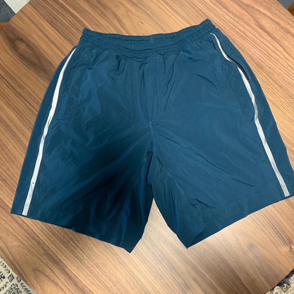 Lululemon Shorts w/ Liner (M)
